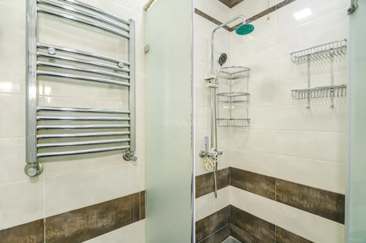 Satılır 4 otaqlı mənzil 176 m²