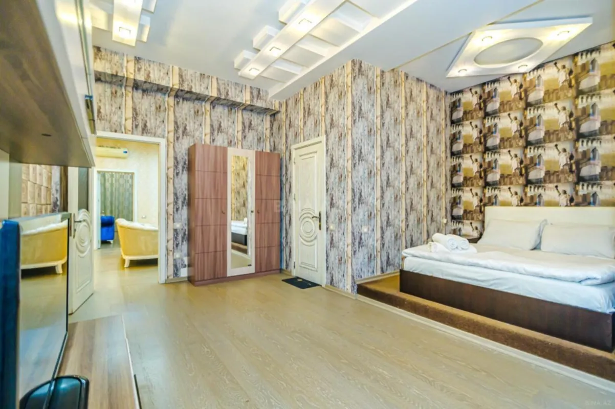 Satılır 4 otaqlı mənzil 176 m²