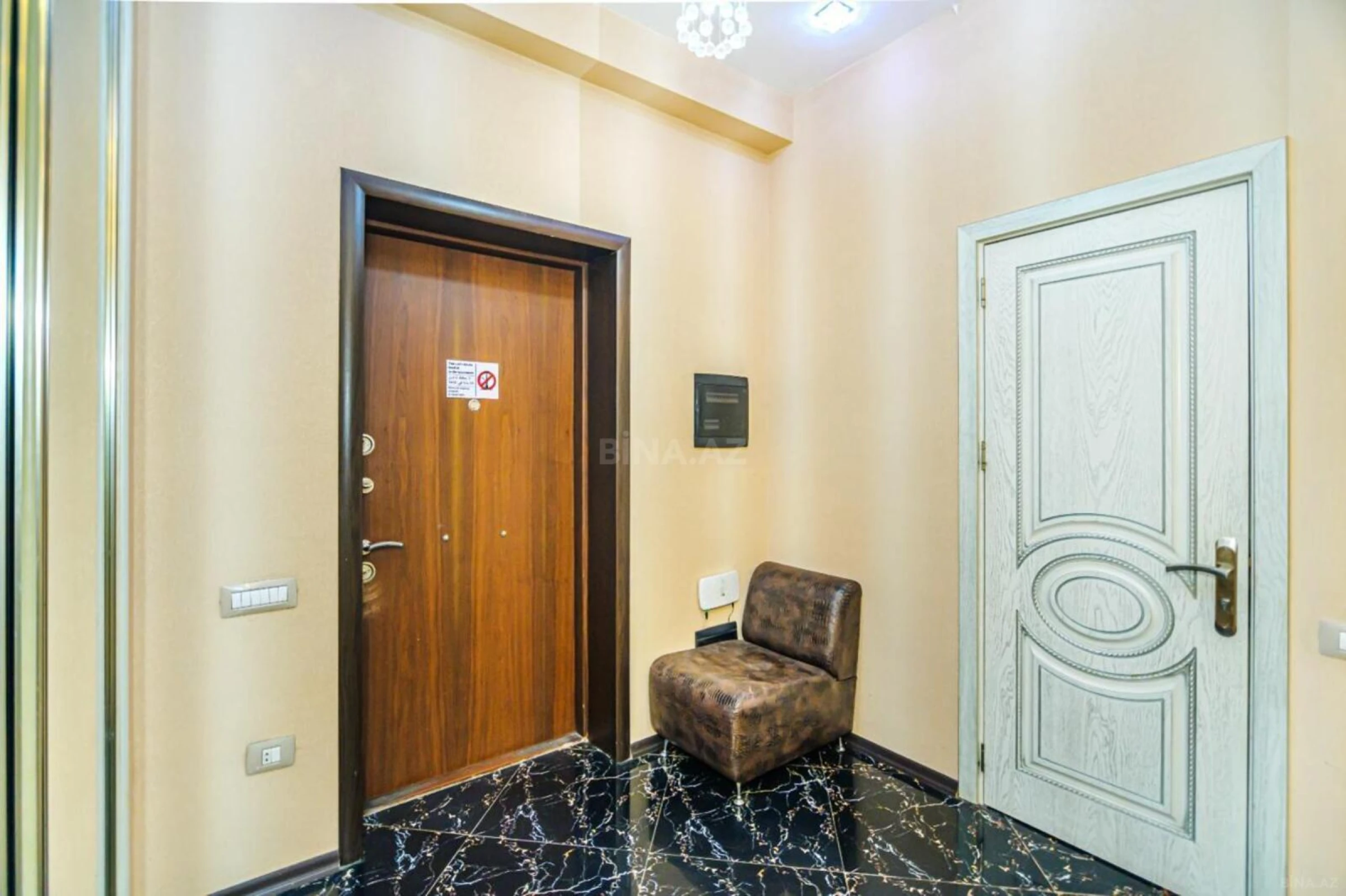 Satılır 4 otaqlı mənzil 176 m²