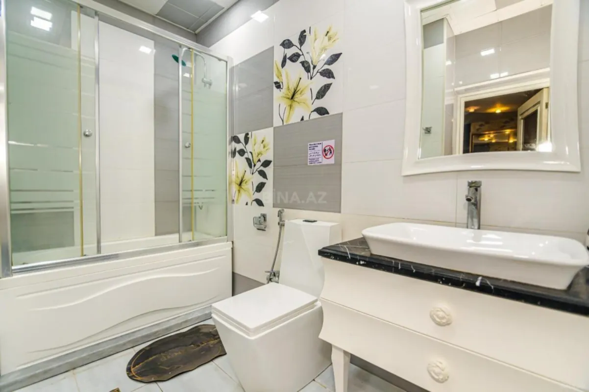 Satılır 4 otaqlı mənzil 176 m²