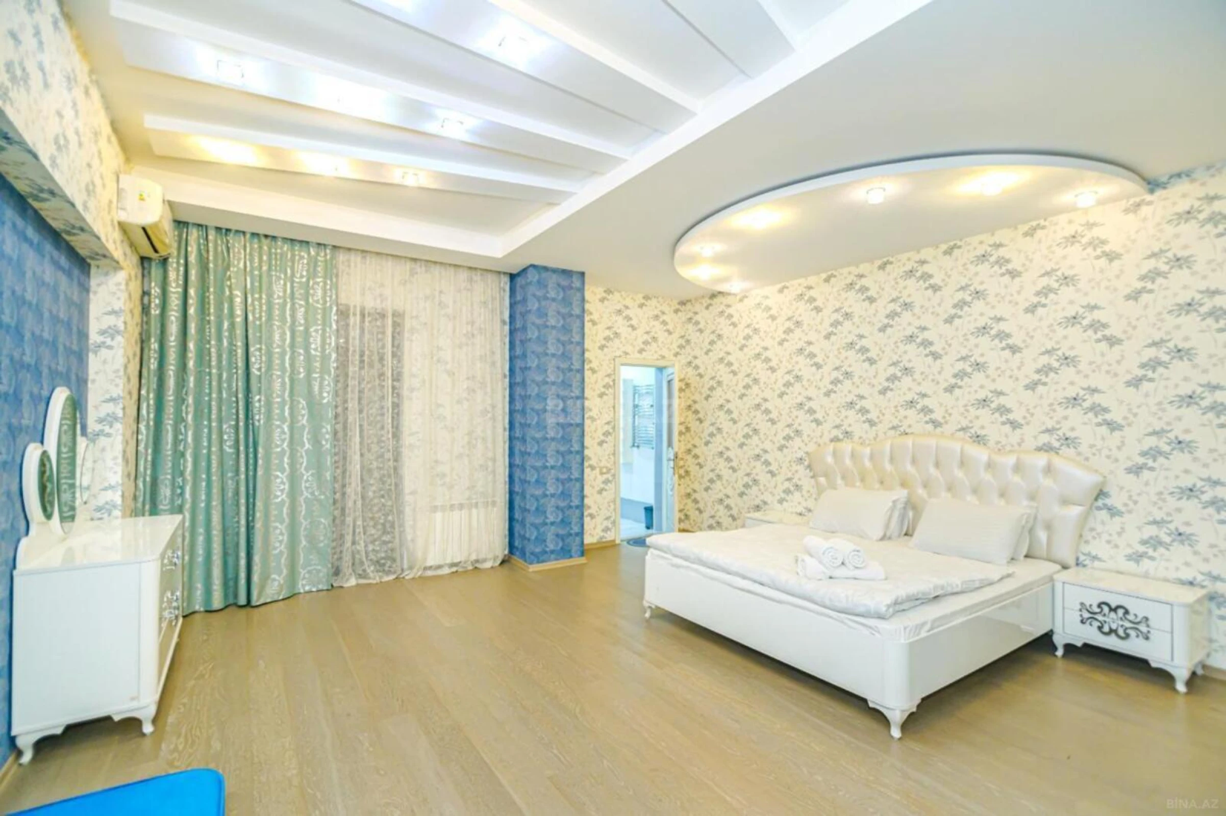 Satılır 4 otaqlı mənzil 176 m²