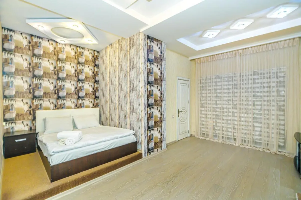 Satılır 4 otaqlı mənzil 176 m²