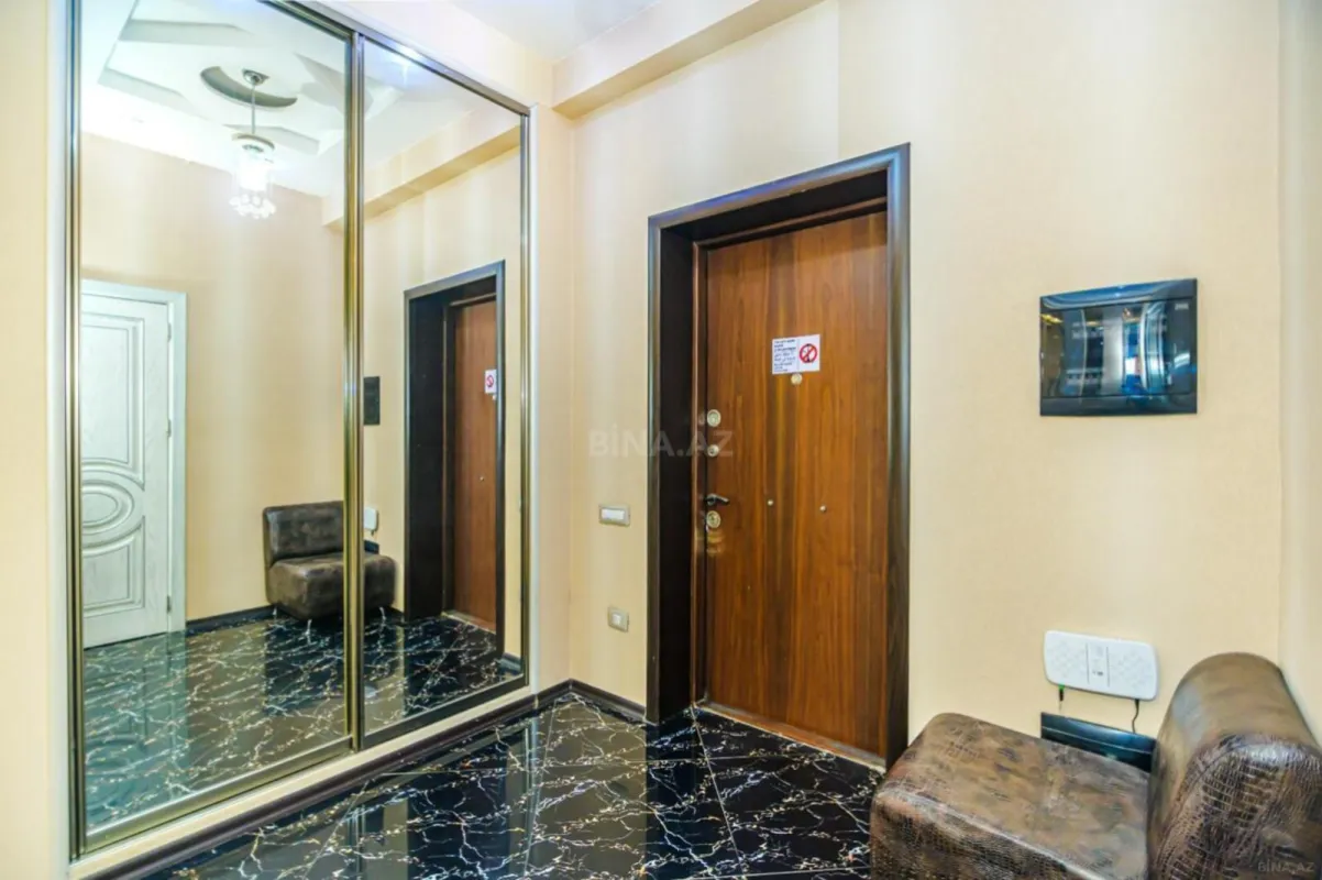 Satılır 4 otaqlı mənzil 176 m²