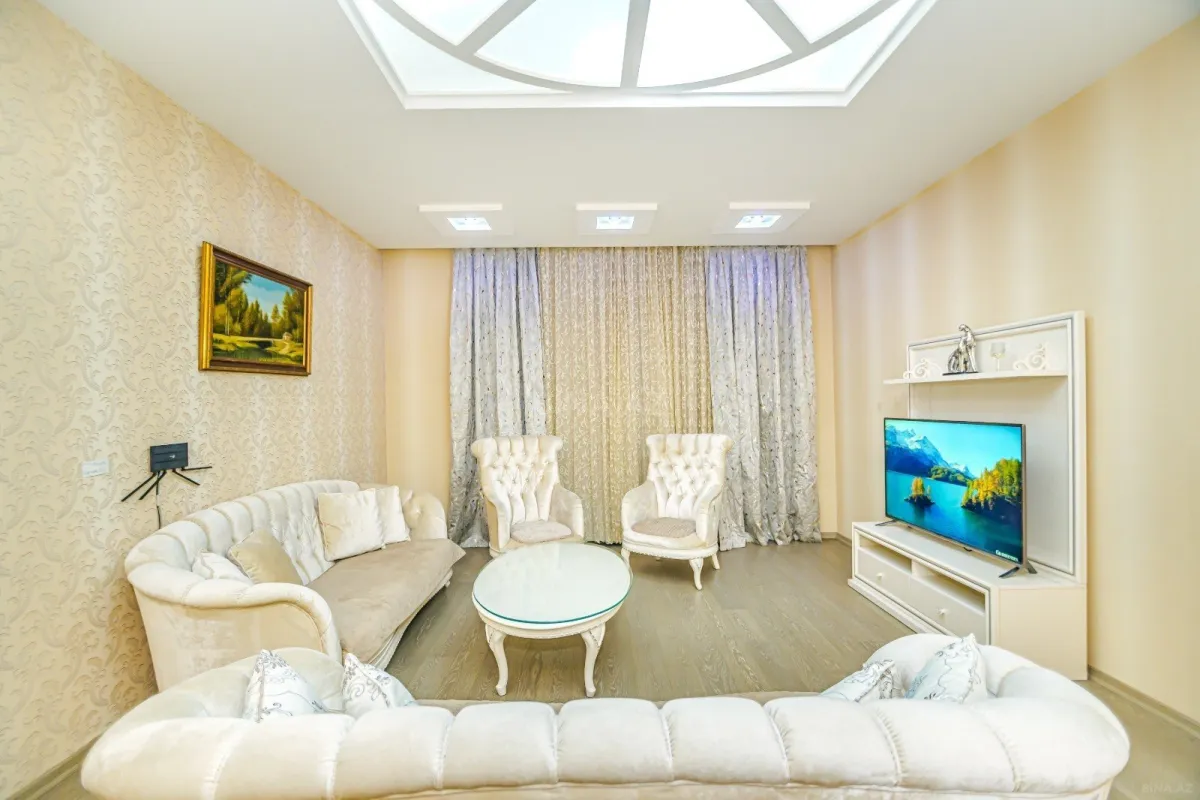 Satılır 4 otaqlı mənzil 176 m²