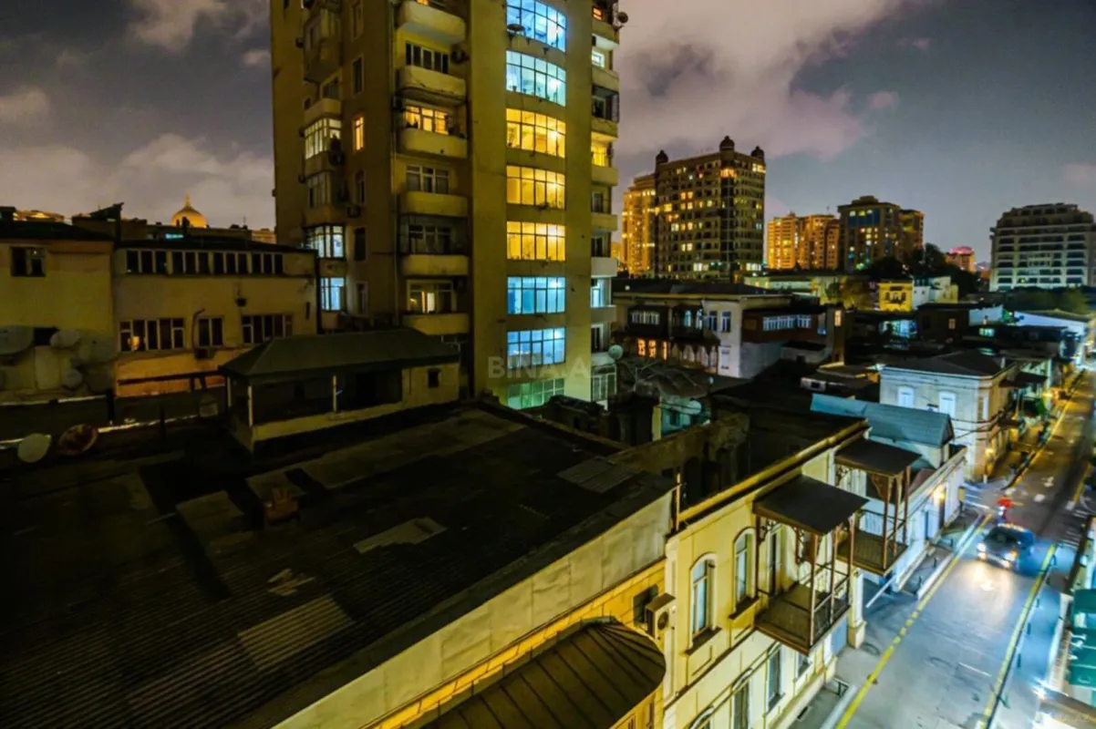 Satılır 4 otaqlı mənzil 176 m²