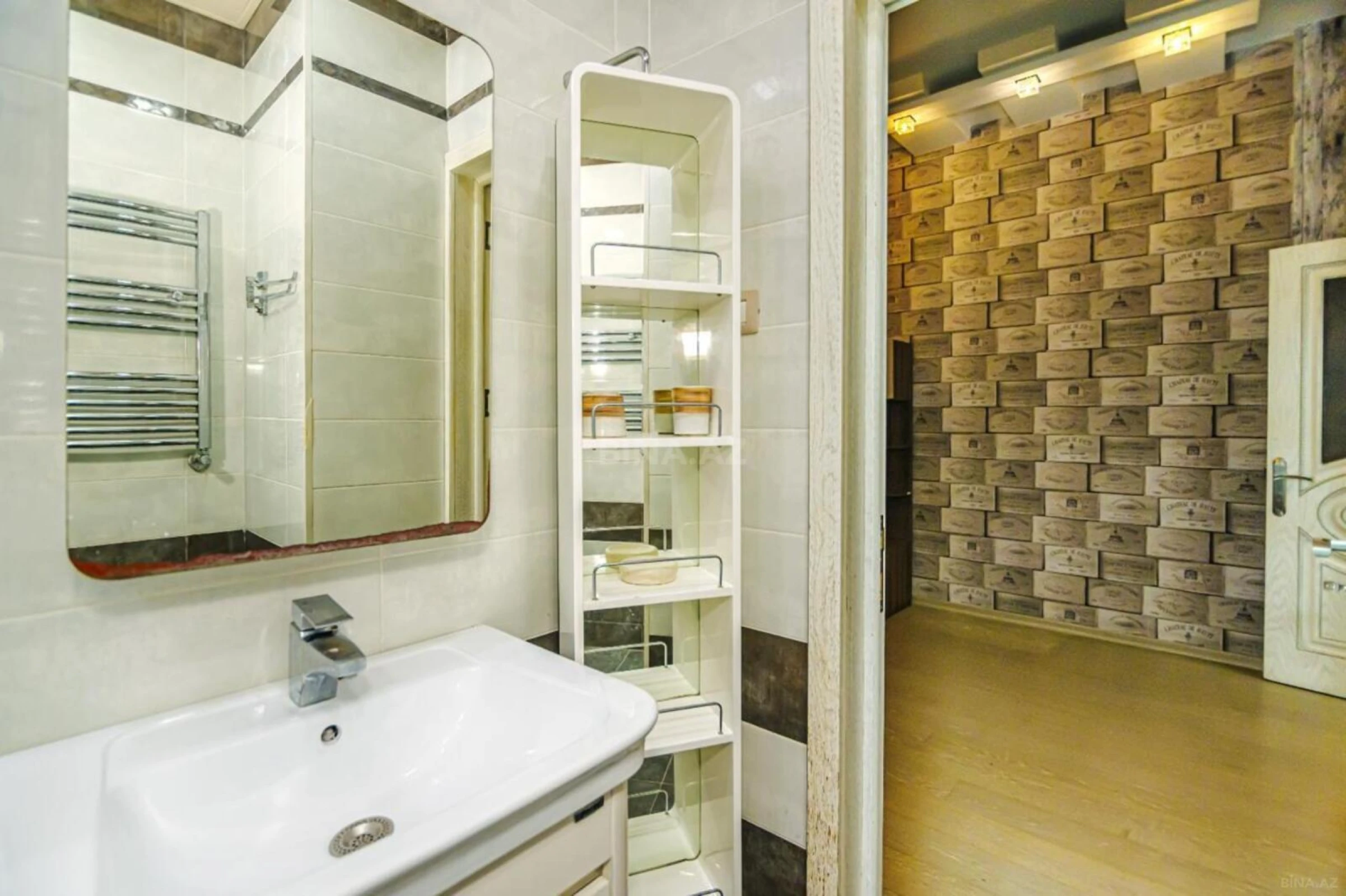 Satılır 4 otaqlı mənzil 176 m²