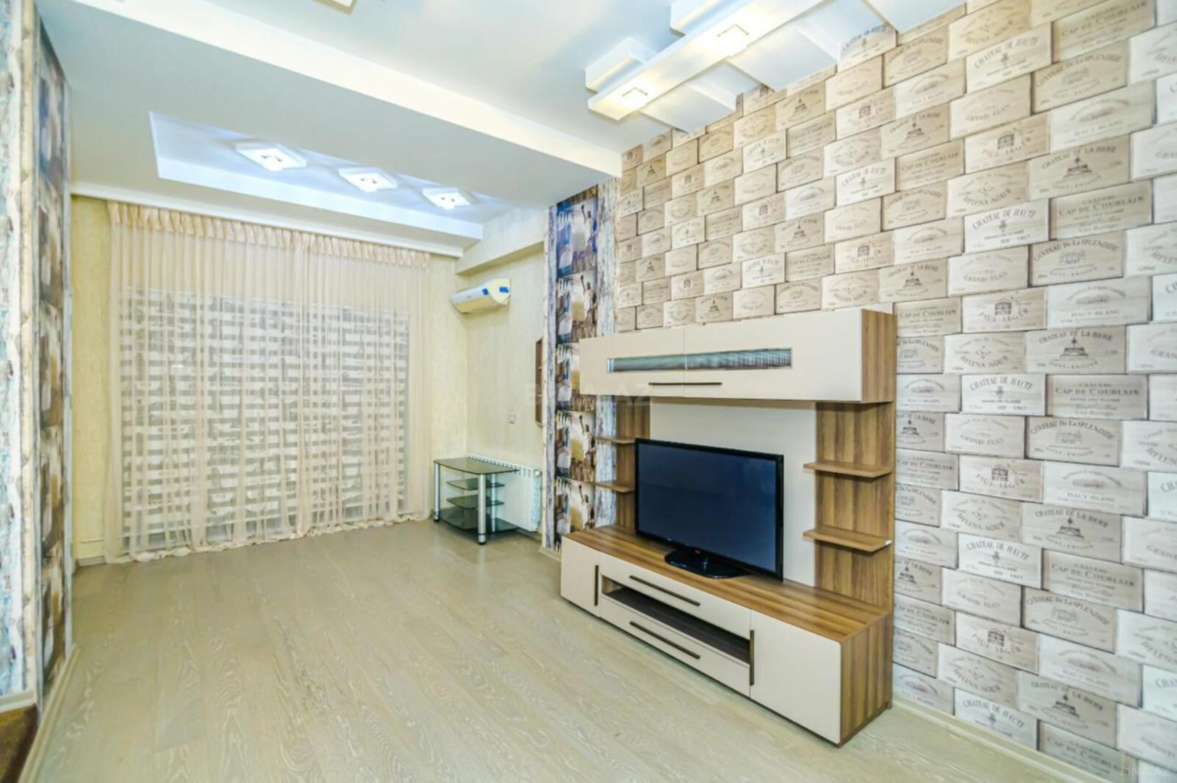 Satılır 4 otaqlı mənzil 176 m²