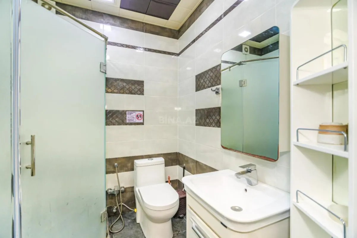 Satılır 4 otaqlı mənzil 176 m²