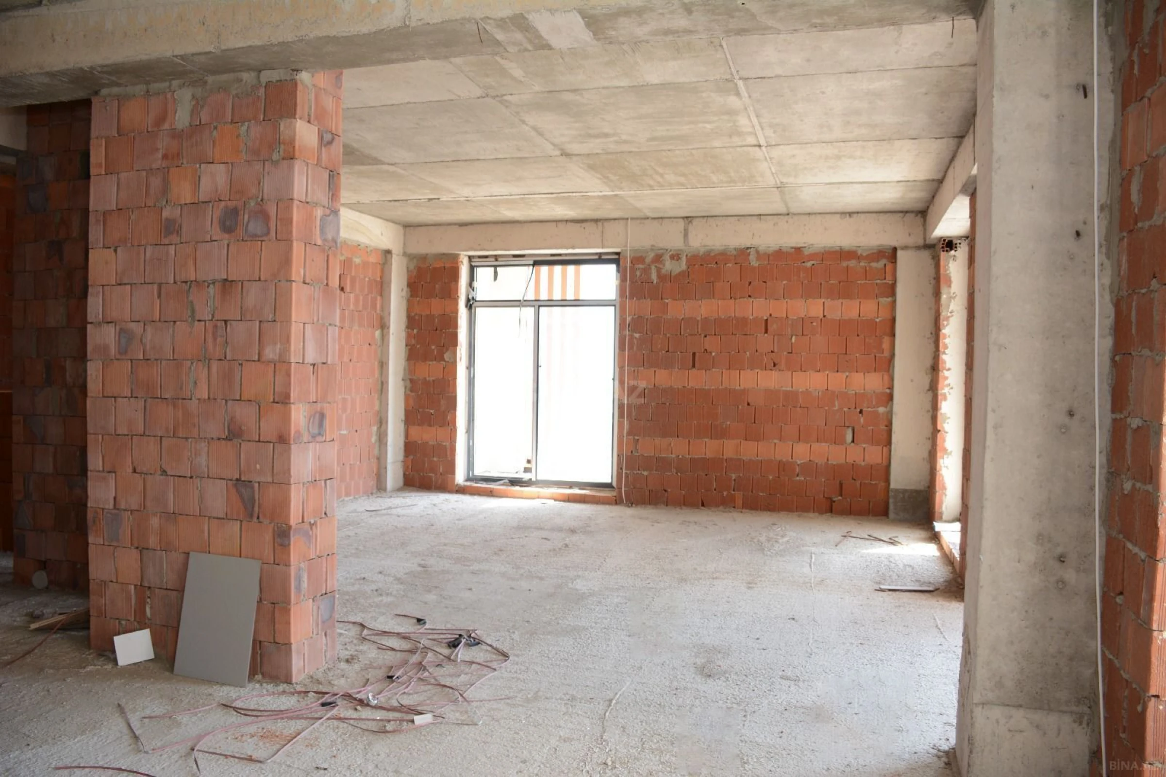 Satılır 3 otaqlı mənzil 128.1 m²