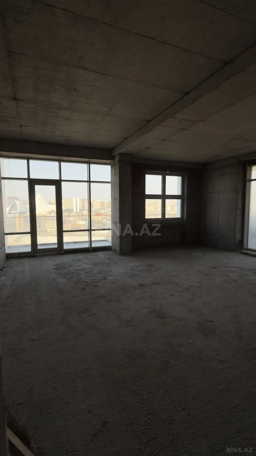 Satılır 3 otaqlı mənzil 198.4 m²