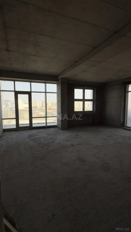 Satılır 3 otaqlı mənzil 198.4 m²
