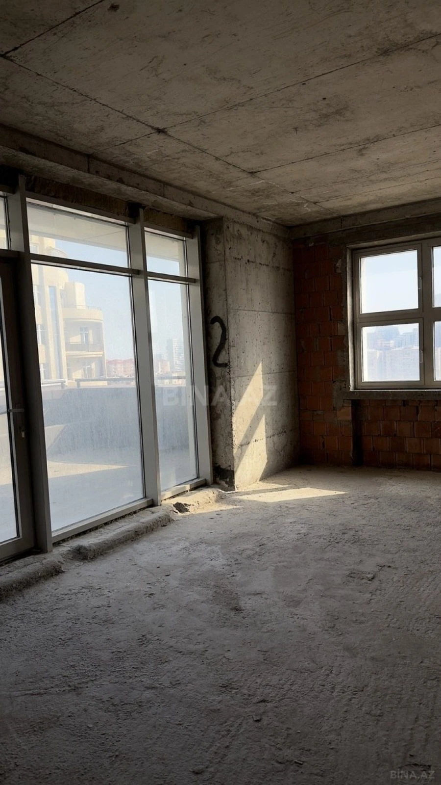 Satılır 3 otaqlı mənzil 198.4 m²