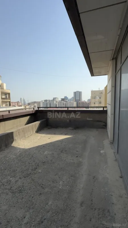 Satılır 3 otaqlı mənzil 198.4 m²