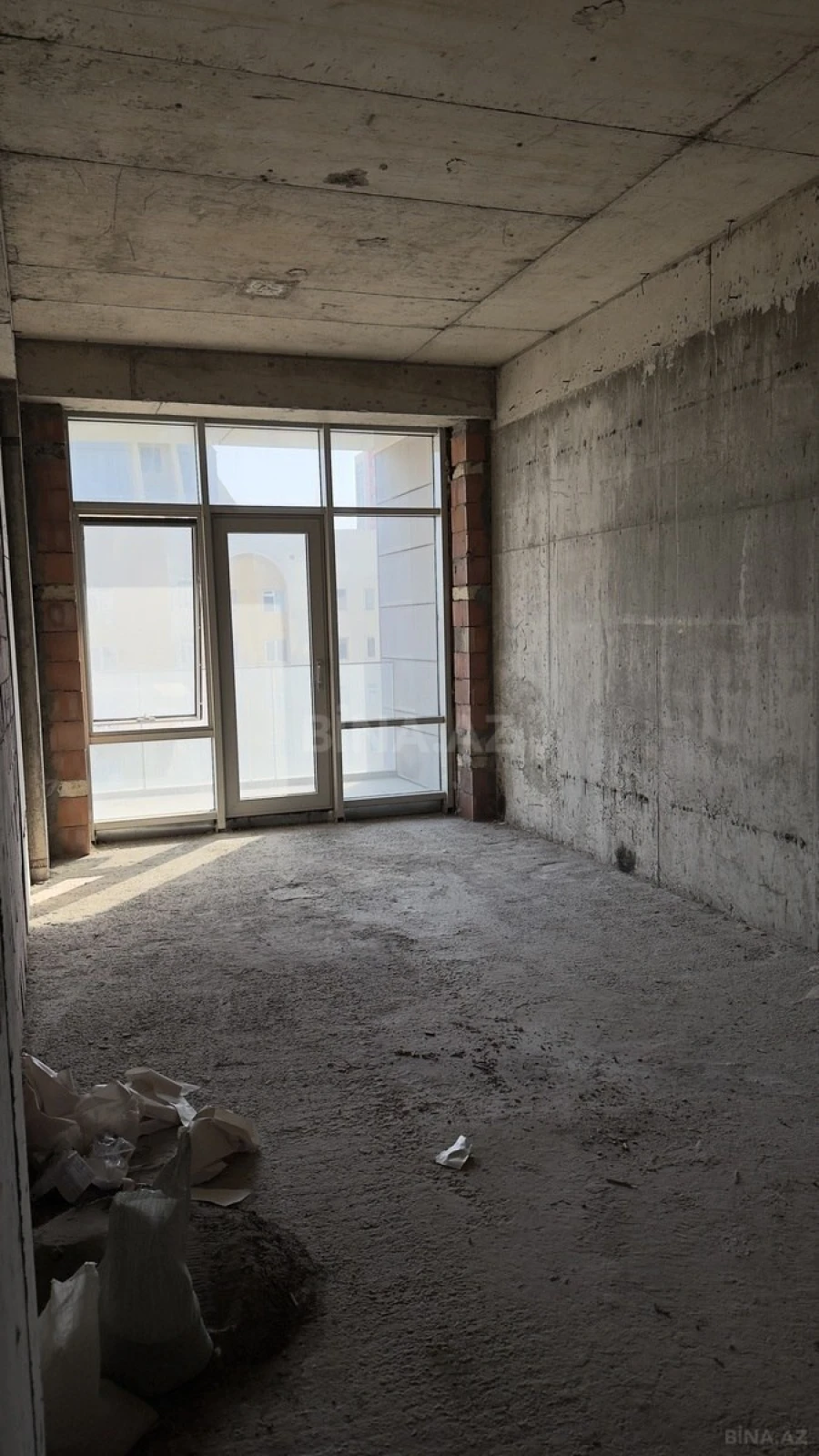 Satılır 3 otaqlı mənzil 198.4 m²