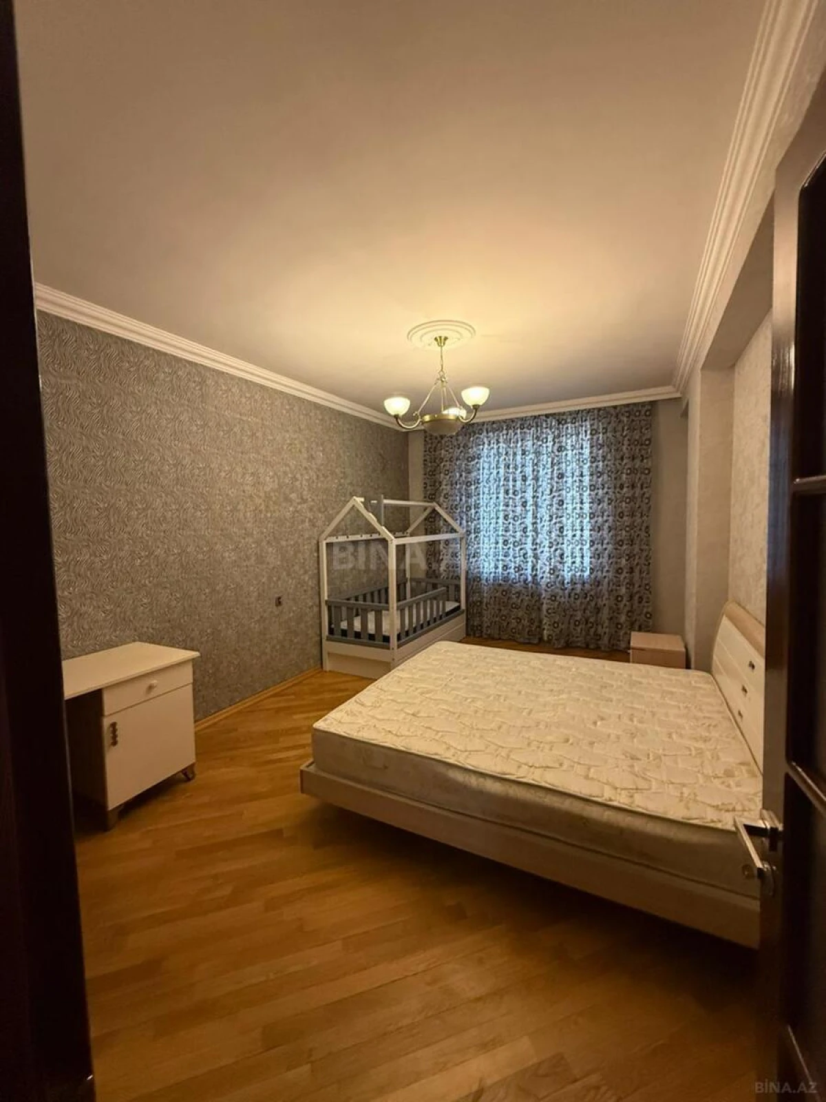 Kirayə verilir 3 otaqlı mənzil 140 m²