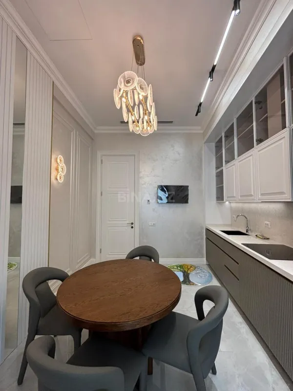 Kirayə verilir 3 otaqlı mənzil 135 m²