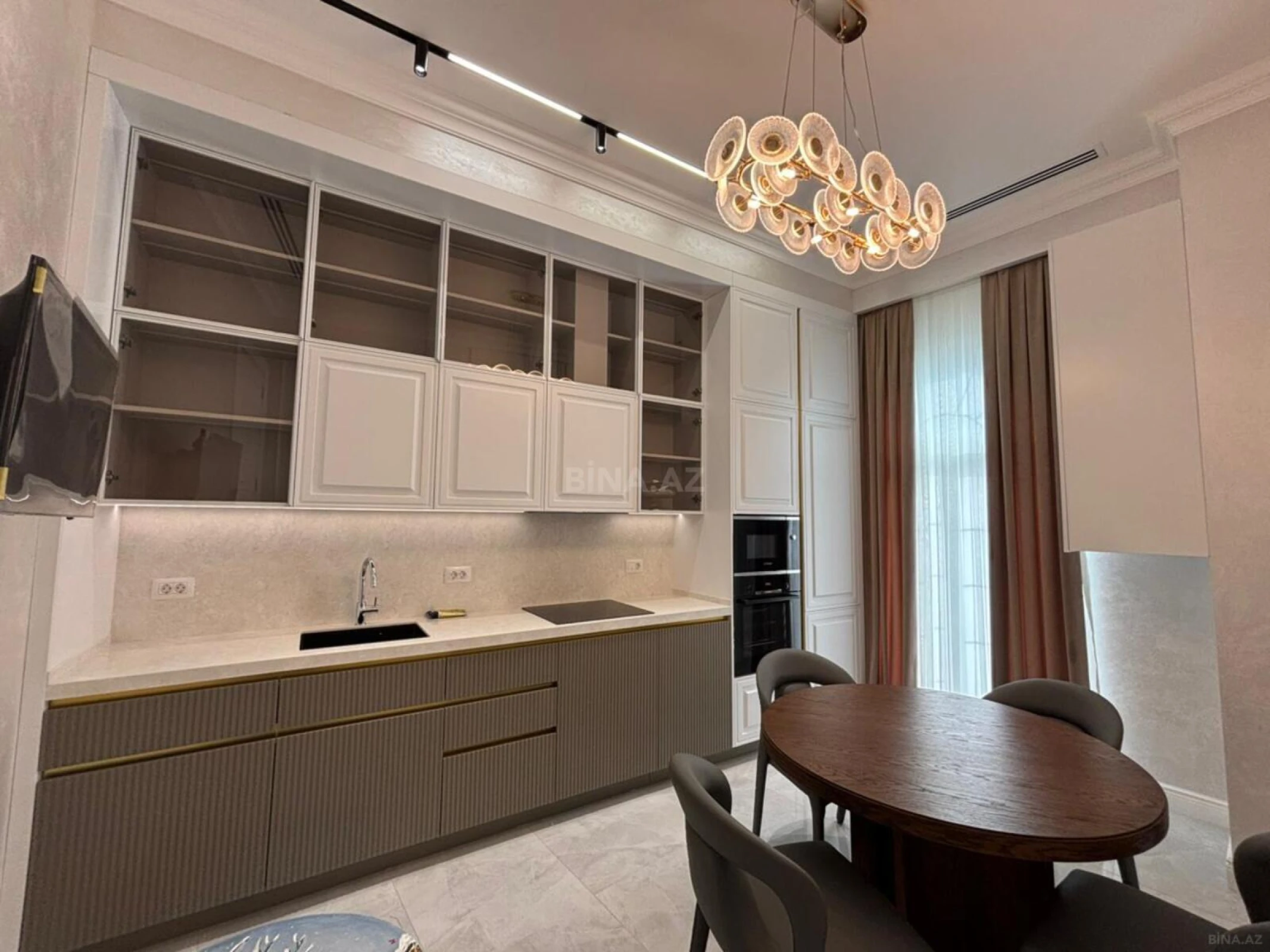 Kirayə verilir 3 otaqlı mənzil 135 m²