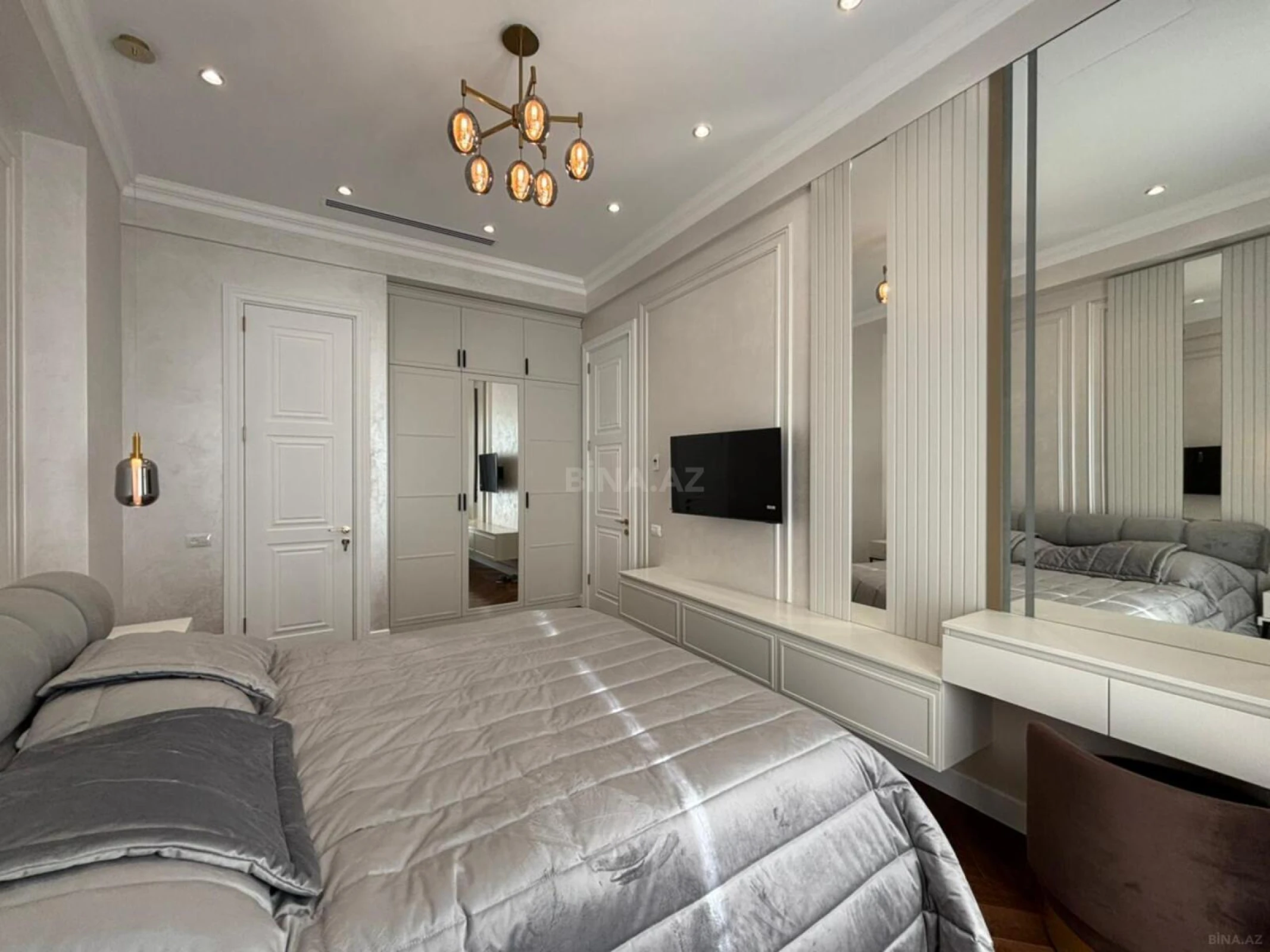 Kirayə verilir 3 otaqlı mənzil 135 m²