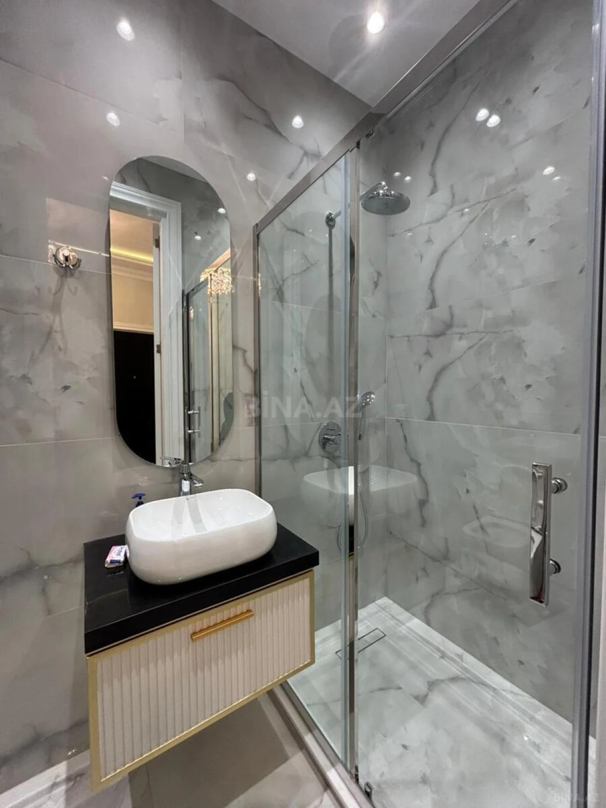 Kirayə verilir 3 otaqlı mənzil 135 m²