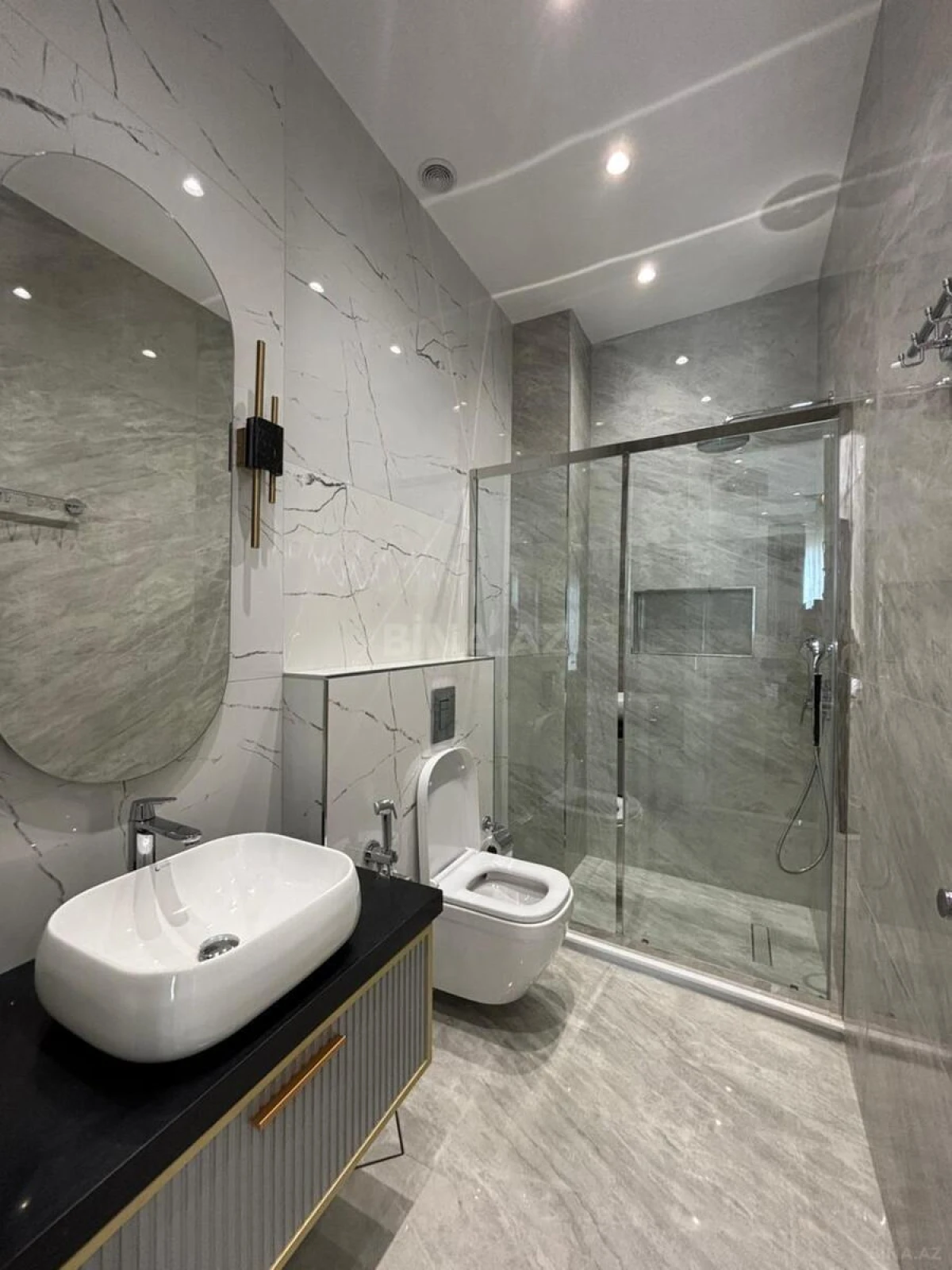 Kirayə verilir 3 otaqlı mənzil 135 m²