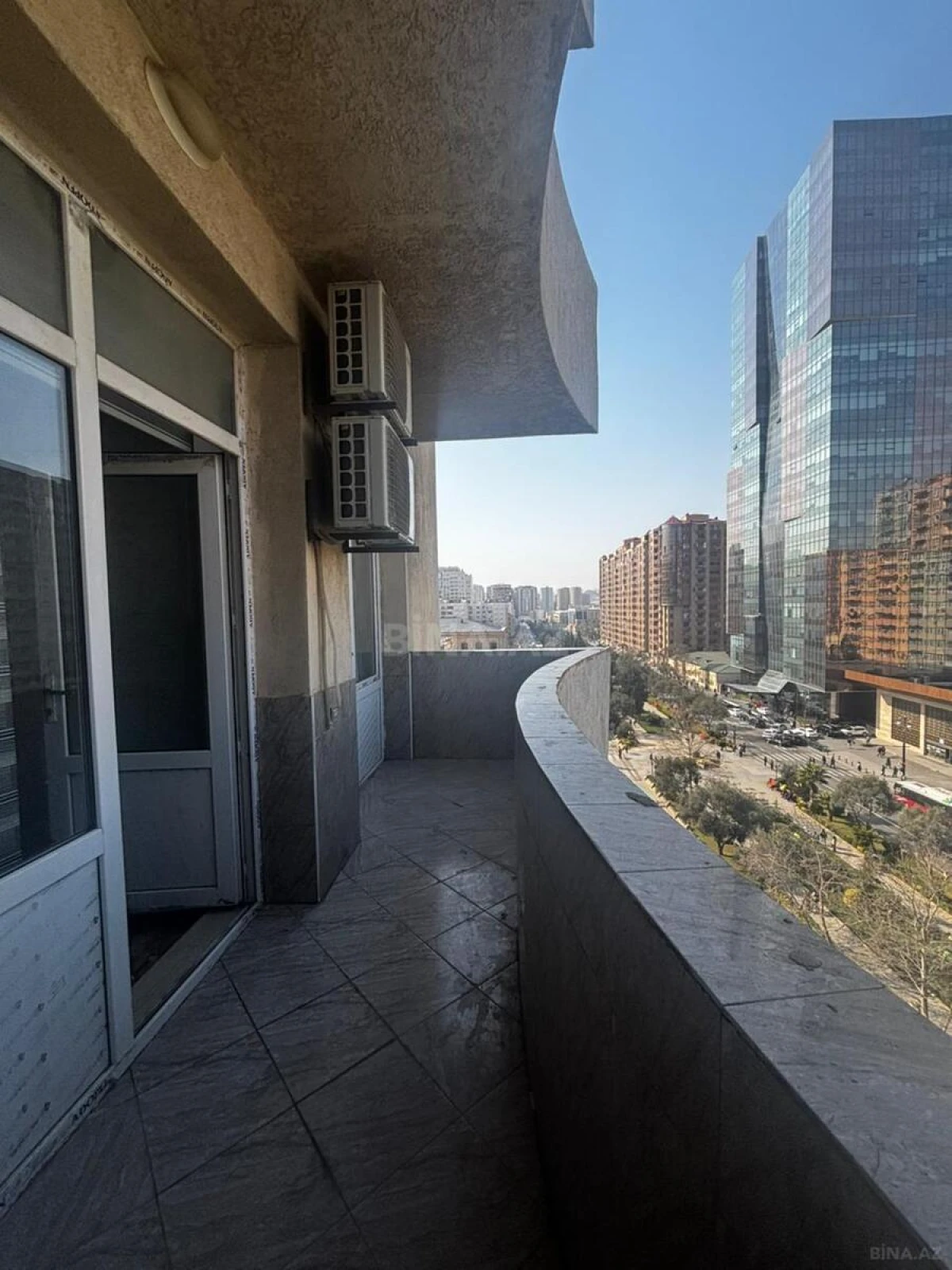 Kirayə verilir 3 otaqlı mənzil 145 m²