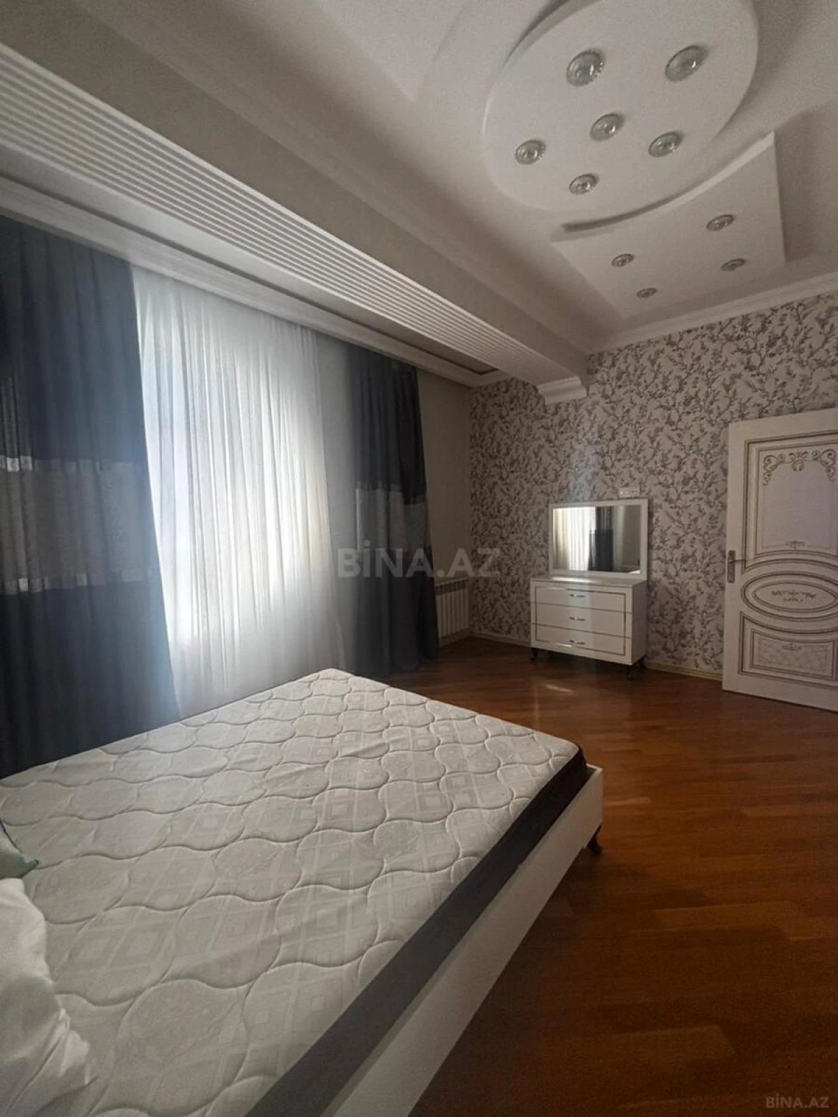 Kirayə verilir 3 otaqlı mənzil 145 m²