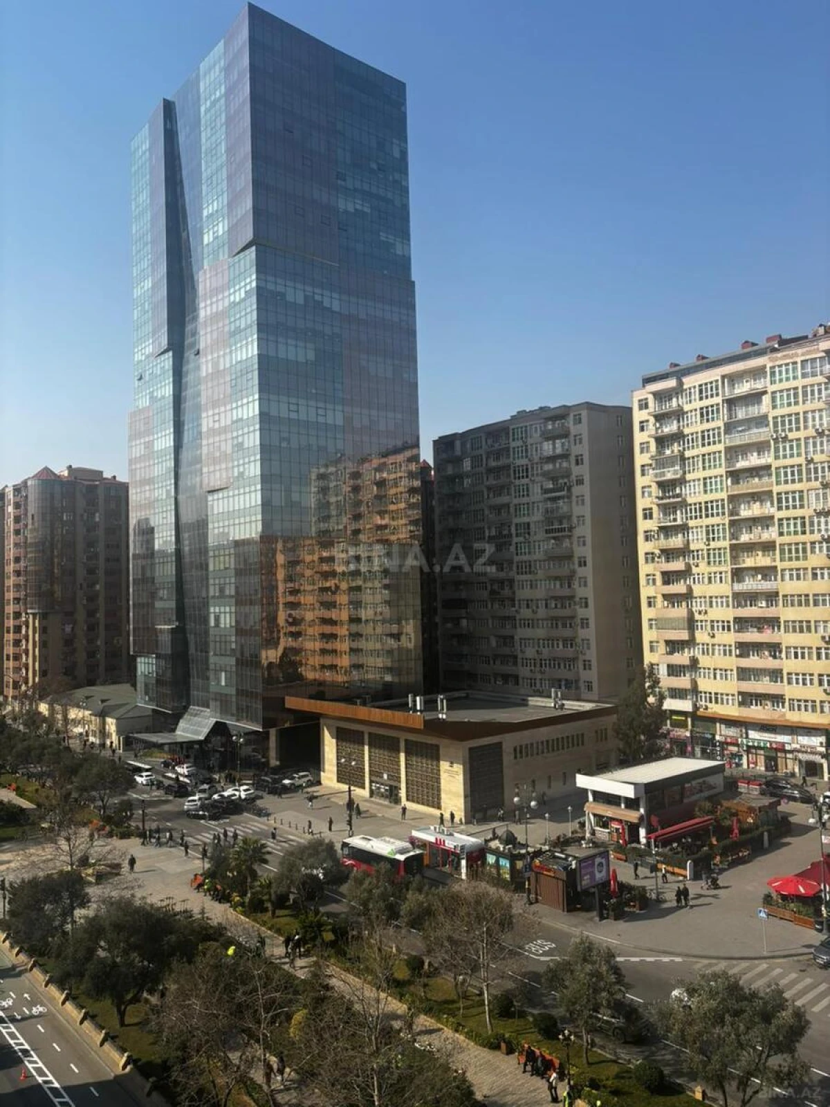 Kirayə verilir 3 otaqlı mənzil 145 m²