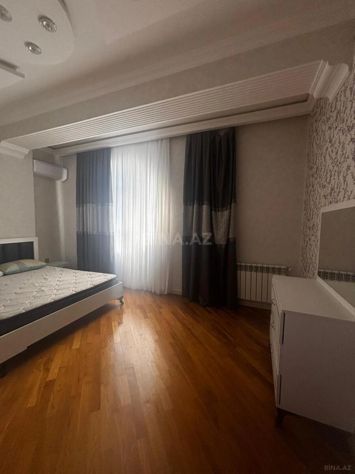 Kirayə verilir 3 otaqlı mənzil 145 m²