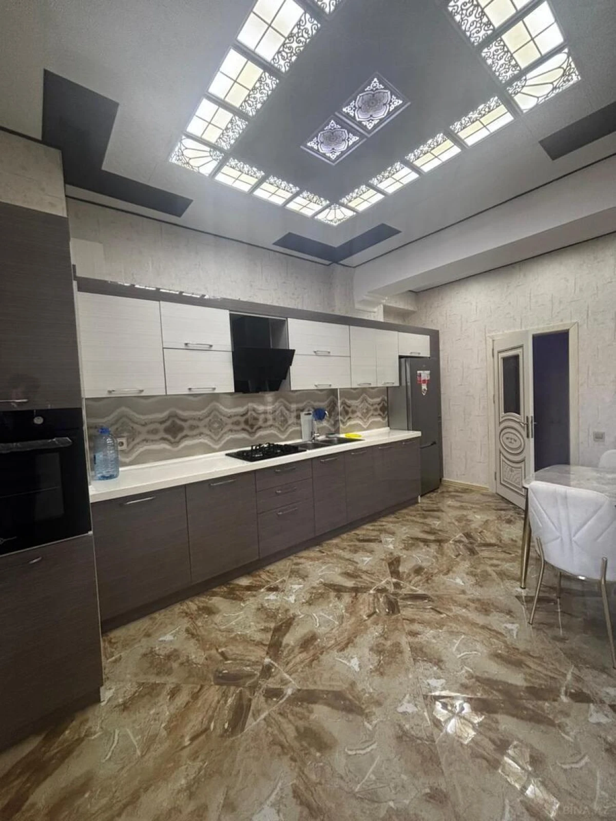 Kirayə verilir 3 otaqlı mənzil 145 m²