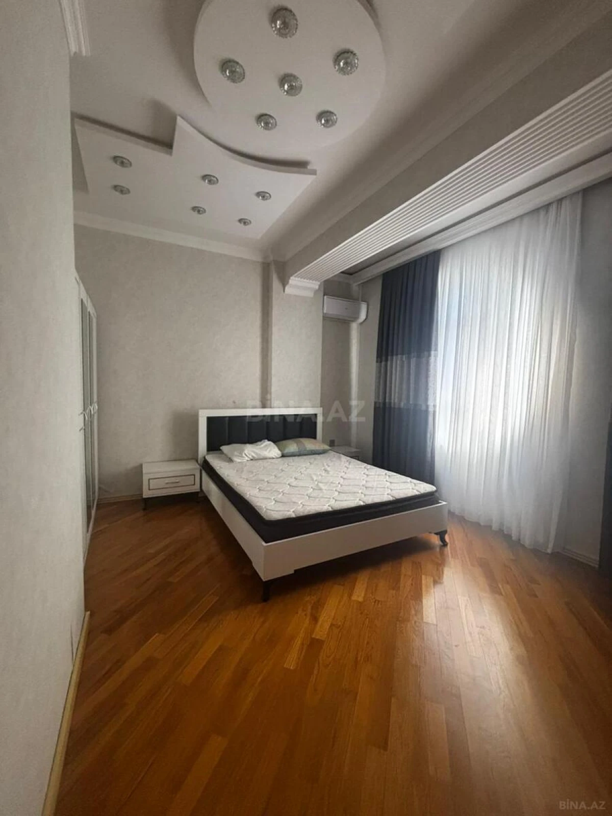 Kirayə verilir 3 otaqlı mənzil 145 m²