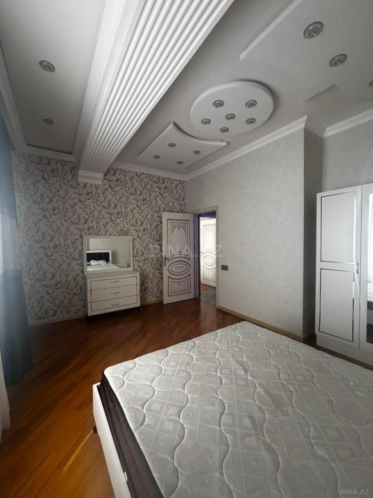Kirayə verilir 3 otaqlı mənzil 145 m²