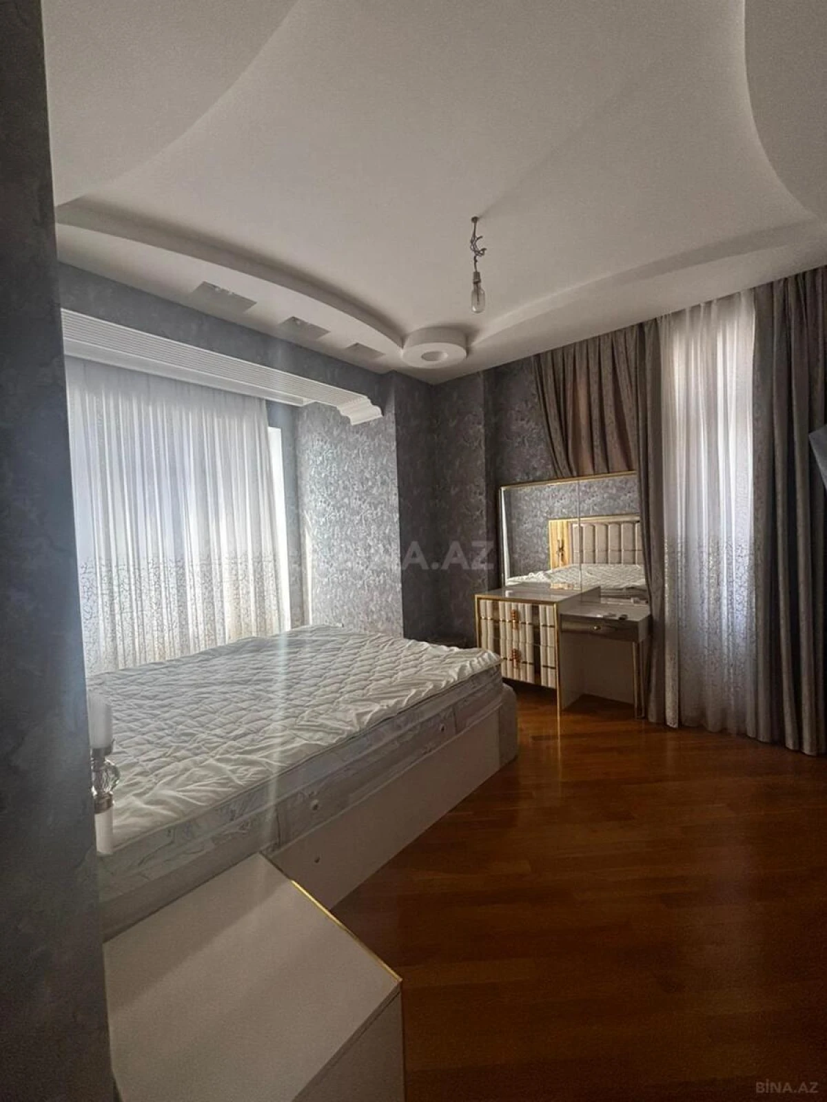 Kirayə verilir 3 otaqlı mənzil 145 m²