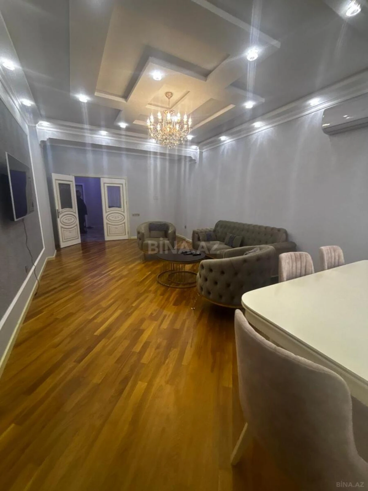 Kirayə verilir 3 otaqlı mənzil 145 m²