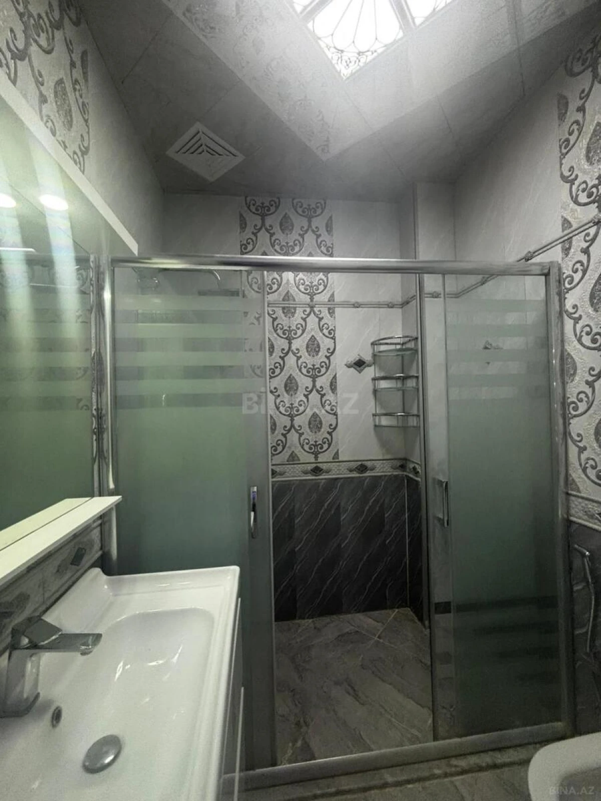 Kirayə verilir 3 otaqlı mənzil 145 m²