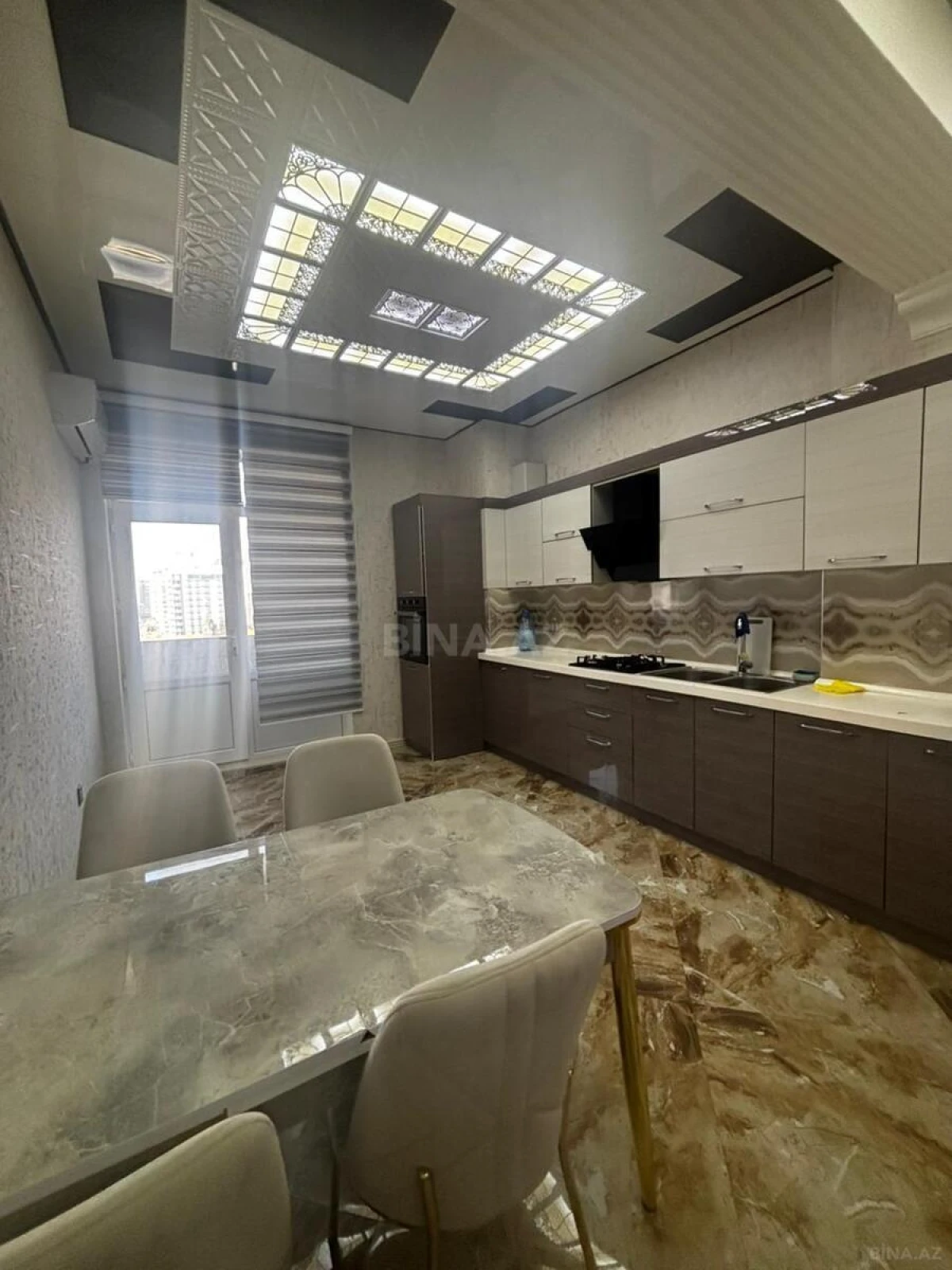 Kirayə verilir 3 otaqlı mənzil 145 m²