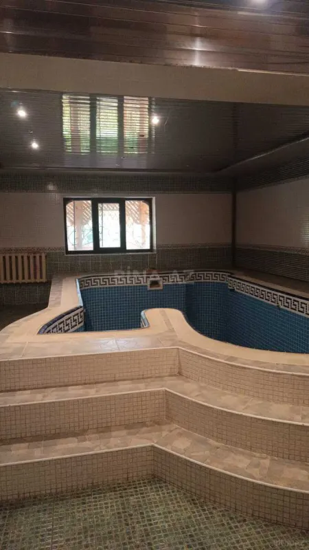 Satılır 8 otaqlı həyət evi 800 m²