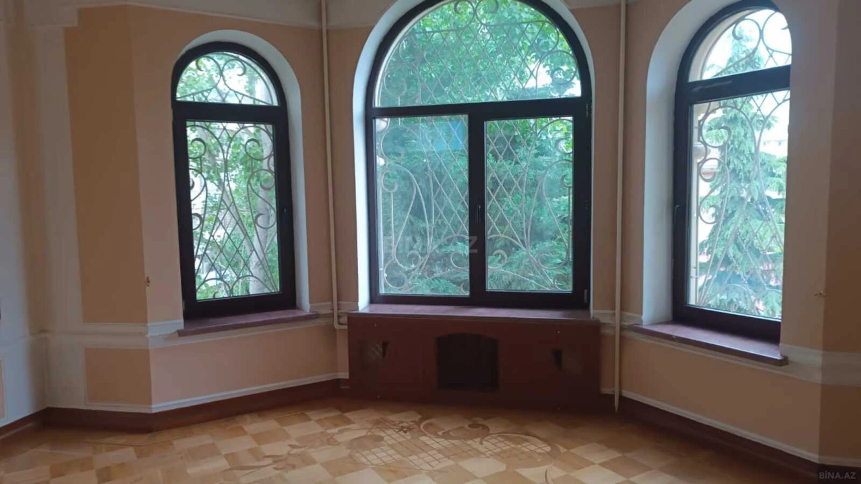 Satılır 8 otaqlı həyət evi 800 m²