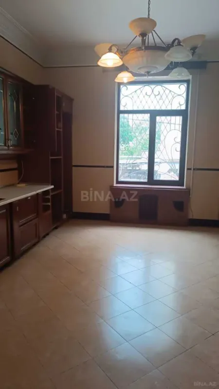 Satılır 8 otaqlı həyət evi 800 m²