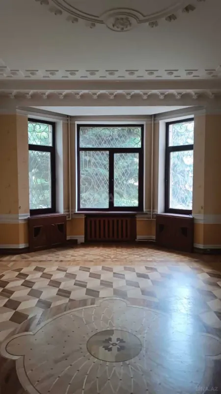 Satılır 8 otaqlı həyət evi 800 m²