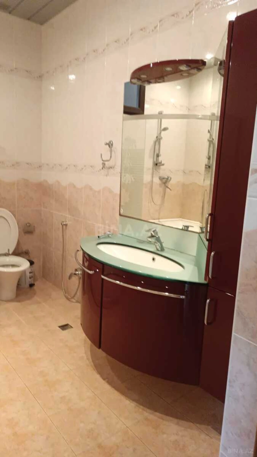 Satılır 8 otaqlı həyət evi 800 m²