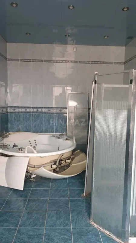 Satılır 8 otaqlı həyət evi 800 m²