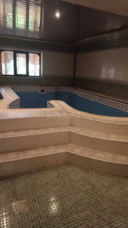 Satılır 8 otaqlı həyət evi 800 m²