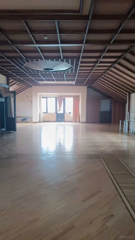 Satılır 8 otaqlı həyət evi 800 m²