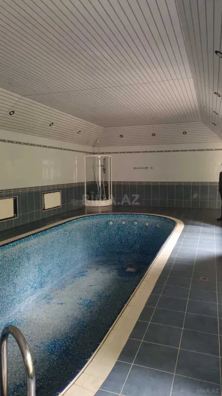 Satılır 8 otaqlı həyət evi 800 m²