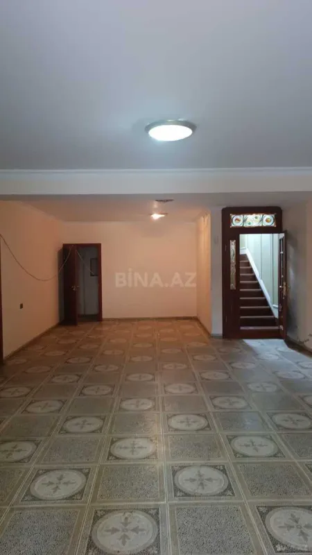 Satılır 8 otaqlı həyət evi 800 m²
