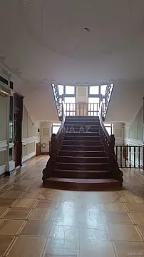 Satılır 8 otaqlı həyət evi 800 m²