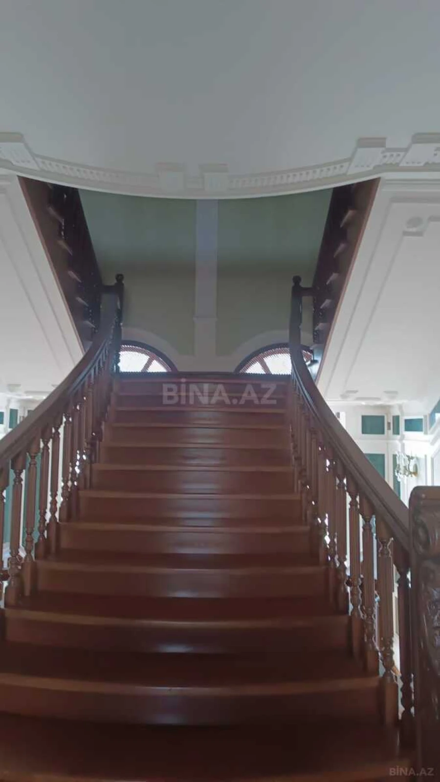 Satılır 8 otaqlı həyət evi 800 m²