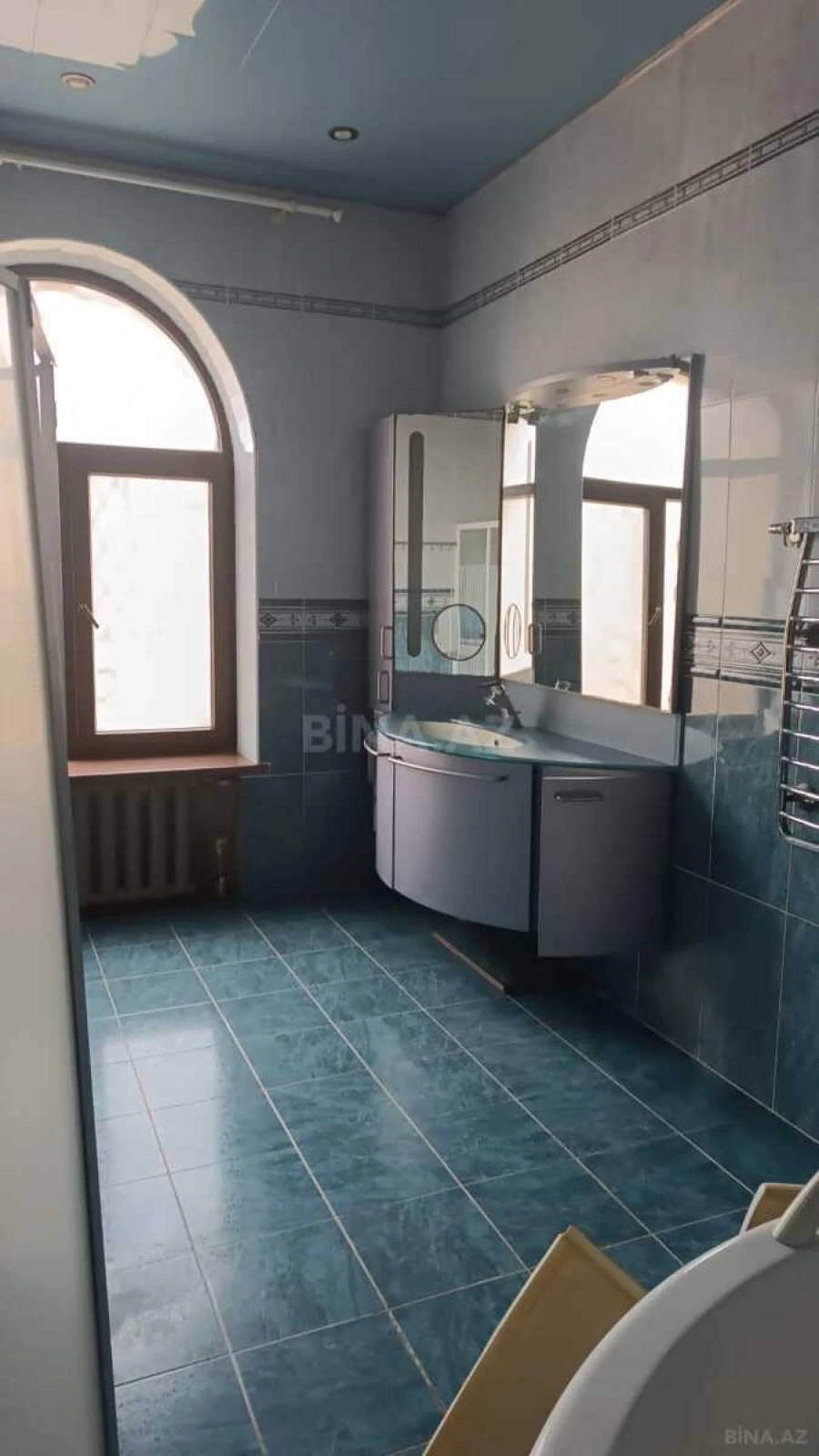 Satılır 8 otaqlı həyət evi 800 m²