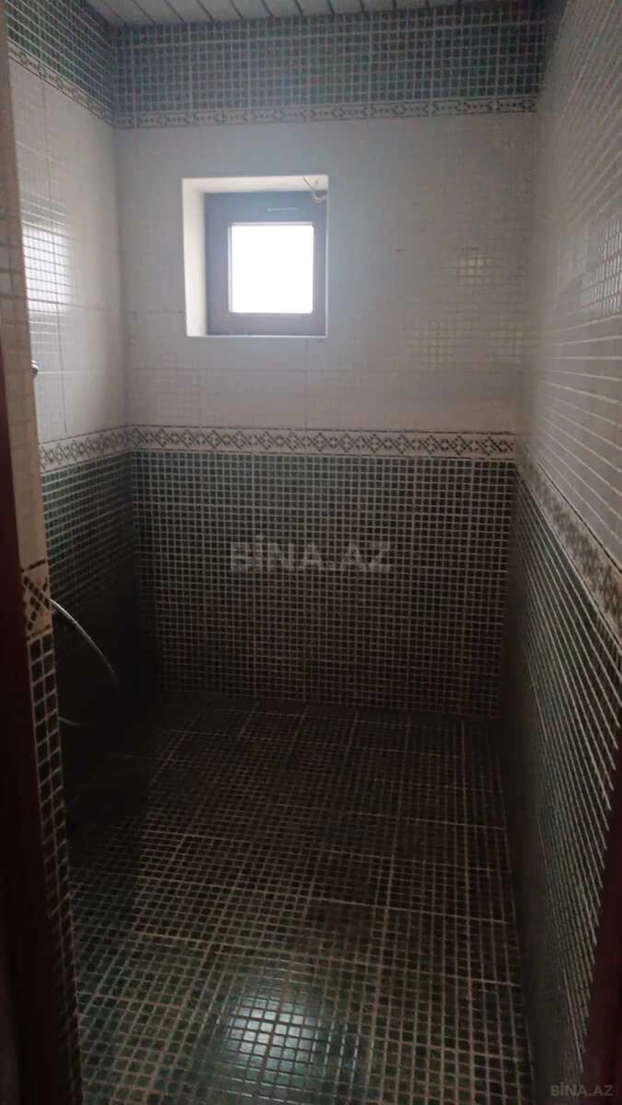Satılır 8 otaqlı həyət evi 800 m²