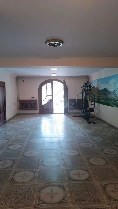 Satılır 8 otaqlı həyət evi 800 m²